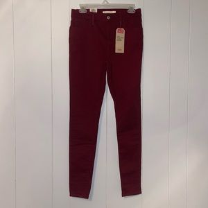 NWT Levi’s 720 High Rise Super Skinny Jean